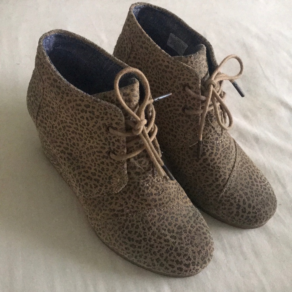 Toms Women’s Desert Wedge